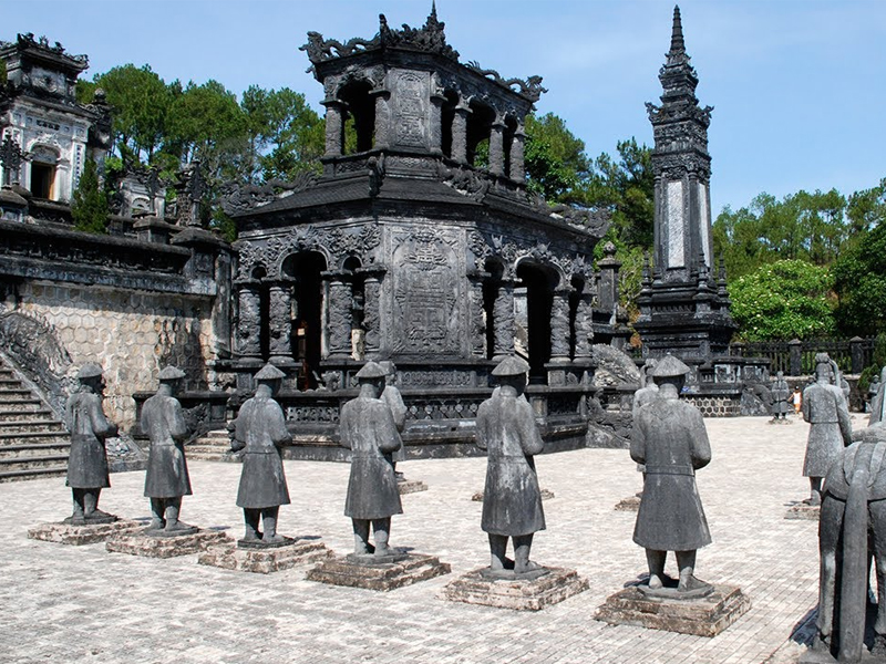 See the silent ancient capital of Hue during the epidemic time